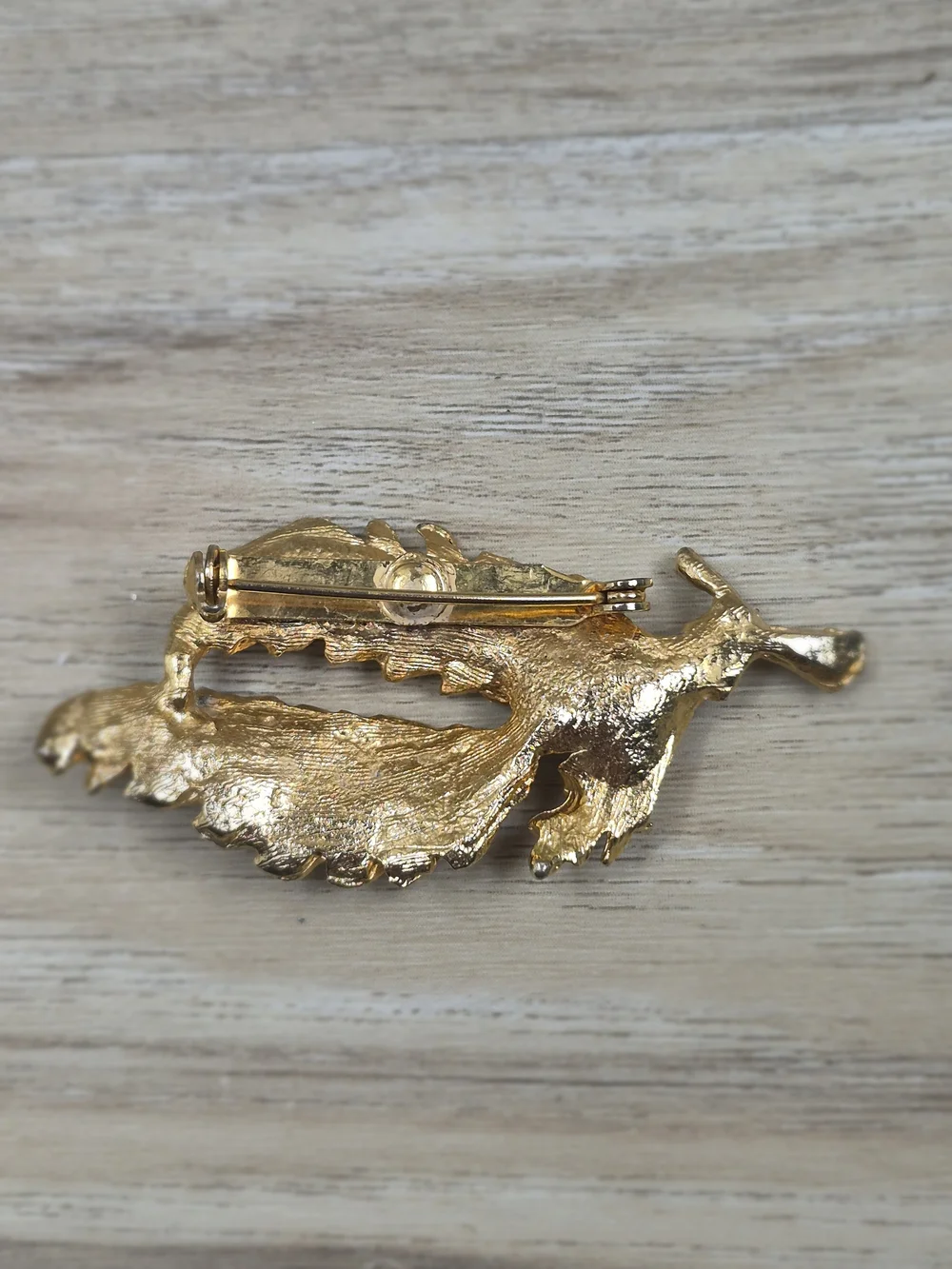Vintage 1960s Gold Tone Feather Leaf Spray Brooch Pin Women Gold Excellent